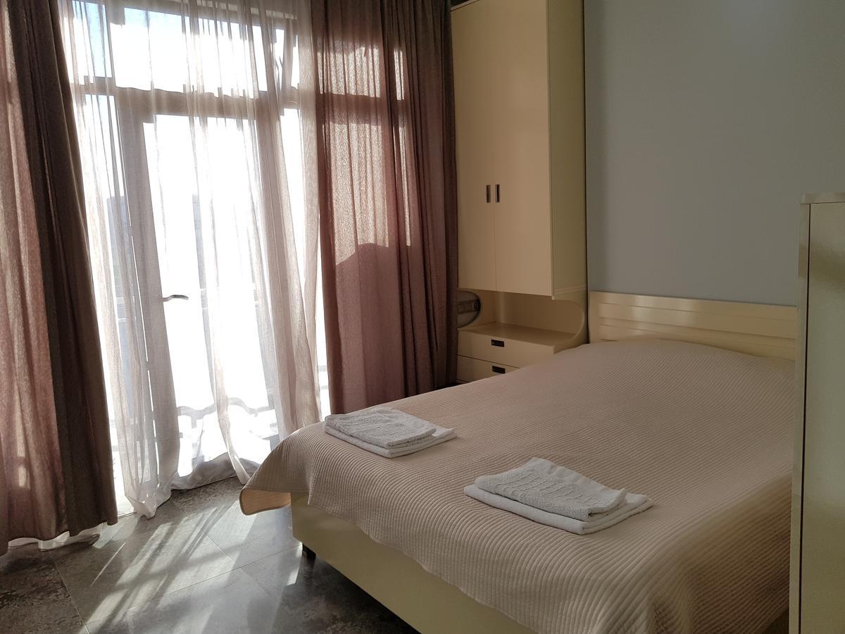 Apartament Gia Батуми Екстериор снимка